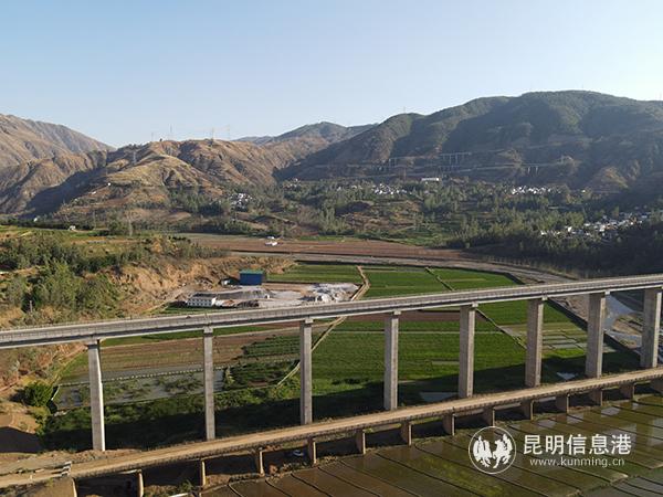 10 Aerial photo shows the Kuaihe Bridge between Dongchuan to Wulong. [Photo Wang Junyan Yuan Hongkai Zhang Yuling]