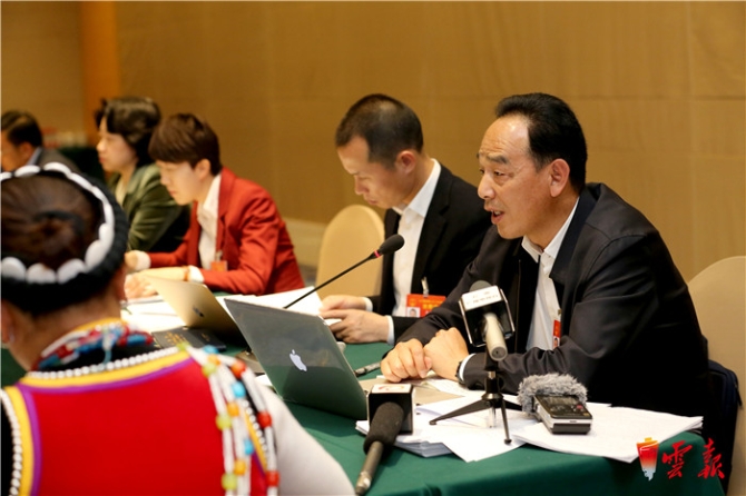 云南省代表團(tuán)分組審議兩高工作報(bào)告等 陳豪阮成發(fā)等參加