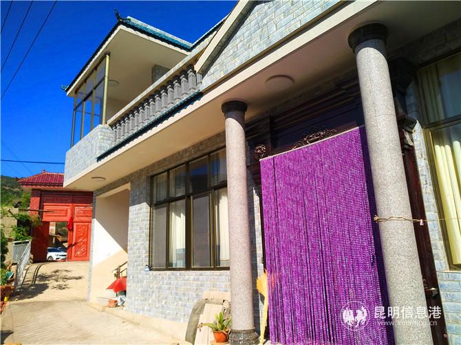 楊光明家漂亮的小洋樓。記者江楓 攝