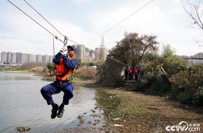 【追夢火焰藍】液壓擴張器變身“繡花針” 苦練技能做合格“守夜人”