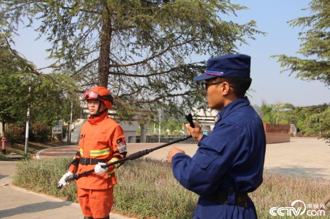 【追夢火焰藍】液壓擴張器變身“繡花針” 苦練技能做合格“守夜人”