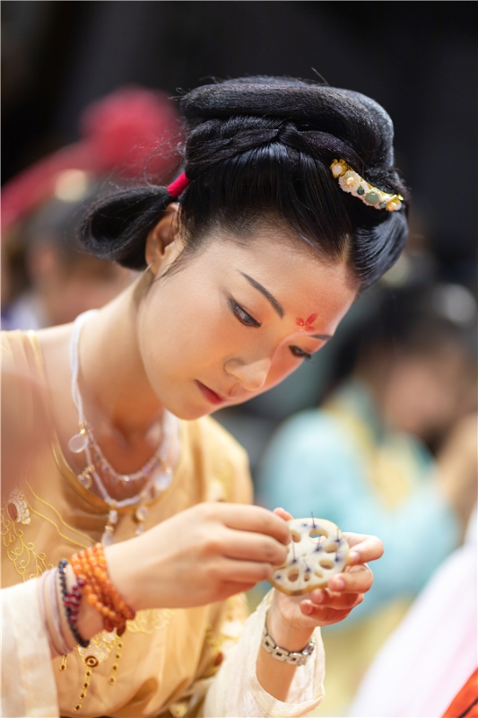 賽巧會小姐姐 網(wǎng)友供圖