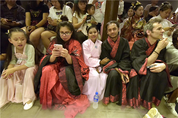 參加活動的外國友人