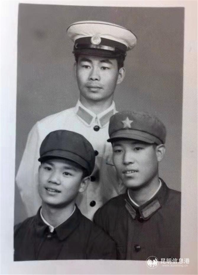 鐘應(yīng)祥和同事的合影