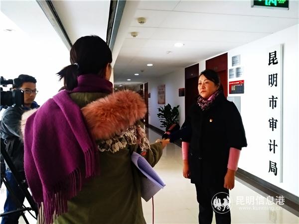 趙彤接受媒體采訪。記者江楓攝