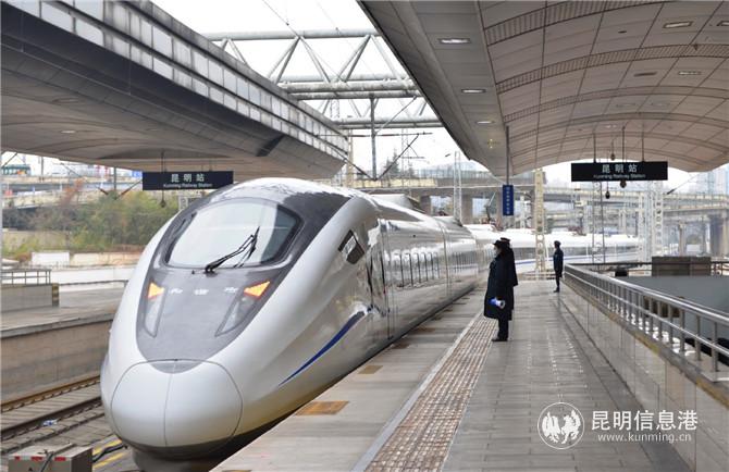 云南鐵路今天迎來(lái)元旦假期返程客流高峰。通訊員徐章位 黃婷婷 供圖1