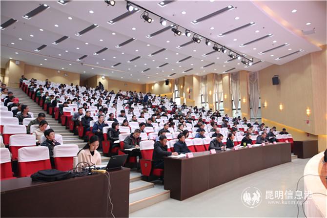 7師生現(xiàn)場(chǎng)聽宣講 7師生現(xiàn)場(chǎng)聽宣講