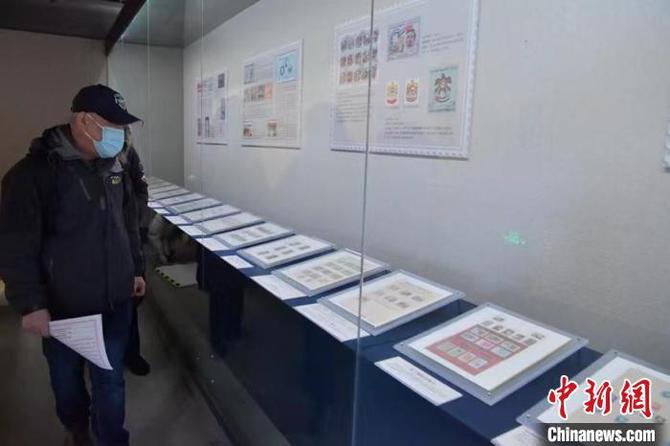 “一帶一路”沿線國家臻品郵票展在長春偽滿皇宮博物院開展。　張瑤 攝