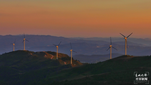 開屏策劃｜冬至云南—磨豆山日落（開屏新聞記者及通訊員 攝）