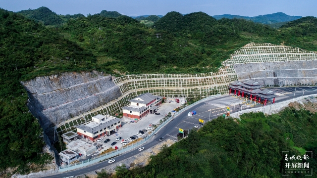 重磅！昭瀘高速今天全線通車，直通滇川兩省人民的心坎里！(申時(shí)勛 通訊員 王朝元 韓世江 攝)