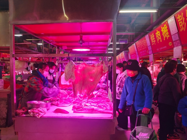 呈貢區(qū)各大商超集貿(mào)市場(chǎng)貨足、價(jià)穩(wěn)（呈貢區(qū)融媒體中心供圖）