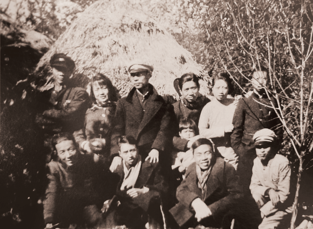 1939年，國立藝專師生一路顛簸到達昆明，首次感受到四季如春的陽光。