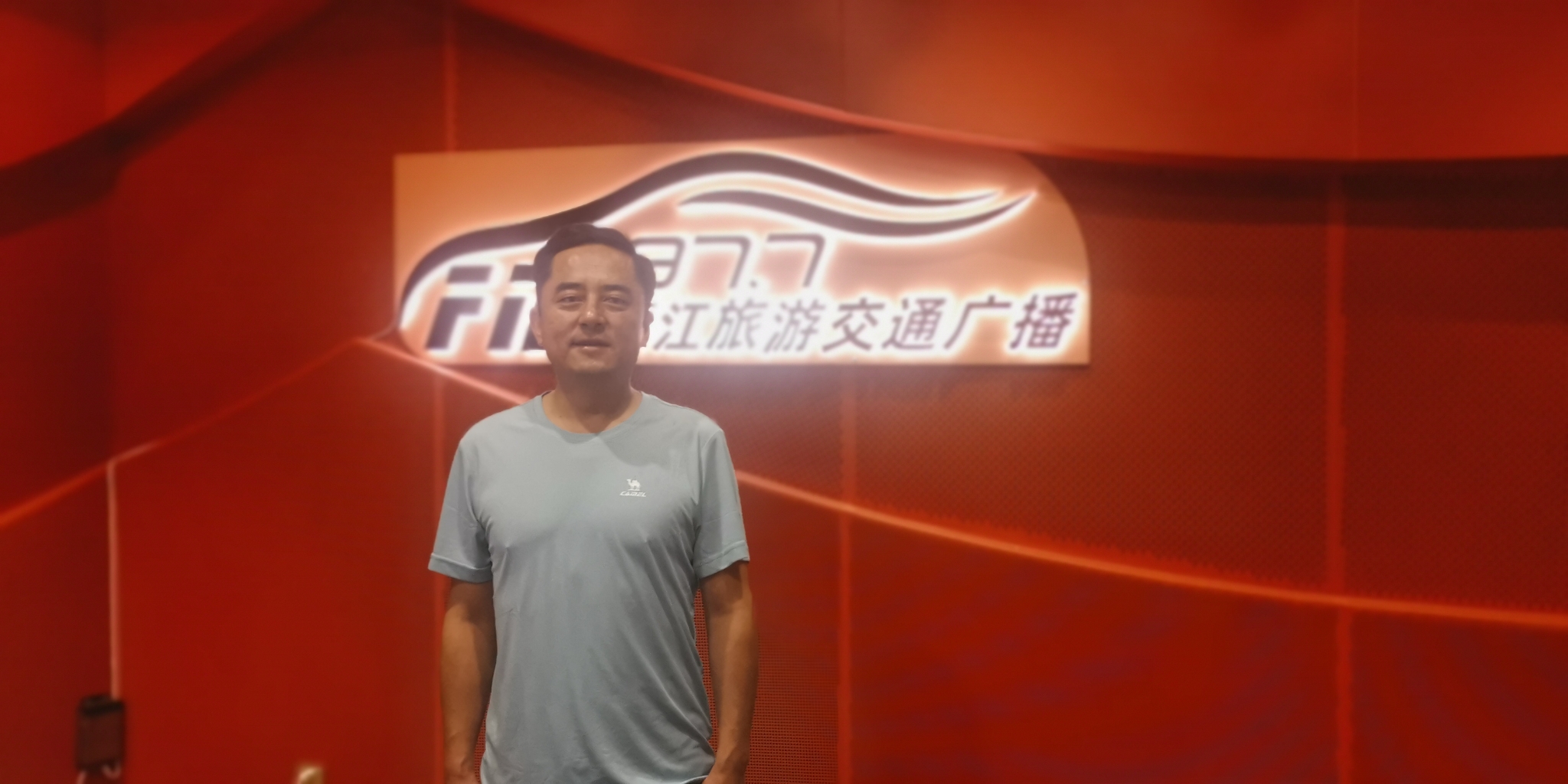 玉龍雪山景區(qū)游客服務中心副主任 和雪龍.jpg