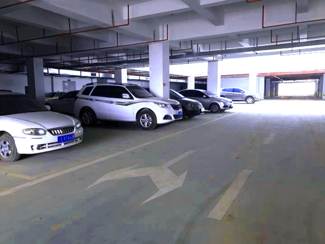 新館地下停車場(chǎng)